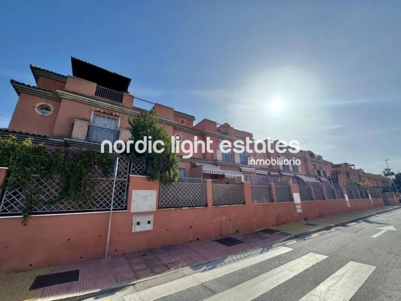 3 slaapkamer Halfvrijstaande villa te koop in Malaga stad met zwembad garage - € 630.000 (Ref: 9474521)