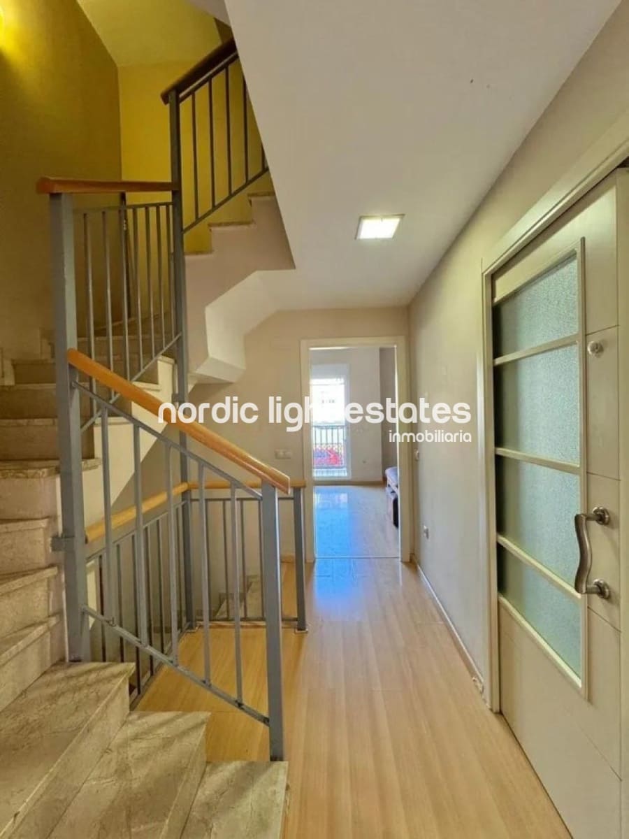 3 slaapkamer Halfvrijstaande villa te koop in Malaga stad met zwembad garage - € 630.000 (Ref: 9474521)