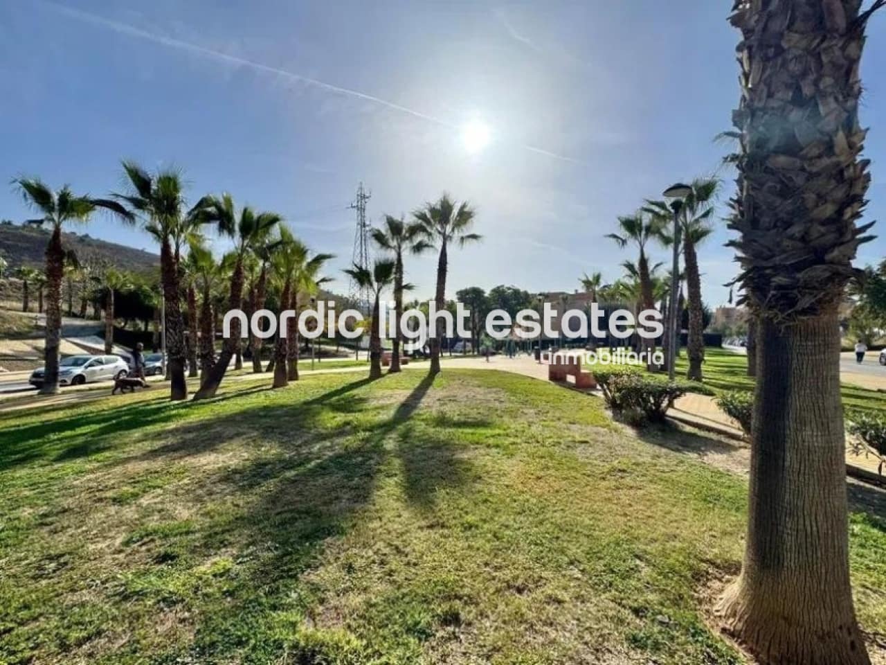 3 slaapkamer Halfvrijstaande villa te koop in Malaga stad met zwembad garage - € 630.000 (Ref: 9474521)