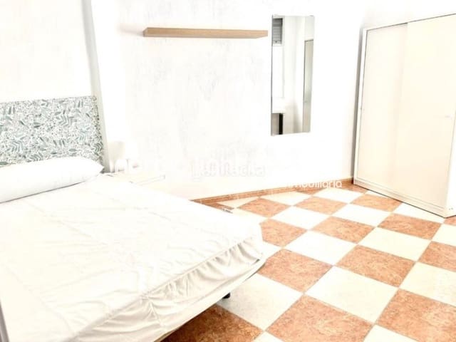 Piso de 6 habitaciones en Centro, Málaga ciudad en venta - 415.000 € (Ref: 9500265)