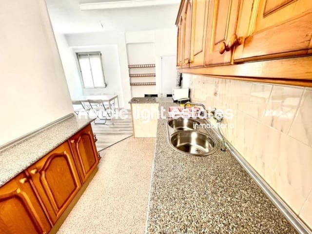 Piso de 6 habitaciones en Centro, Málaga ciudad en venta - 415.000 € (Ref: 9500265)
