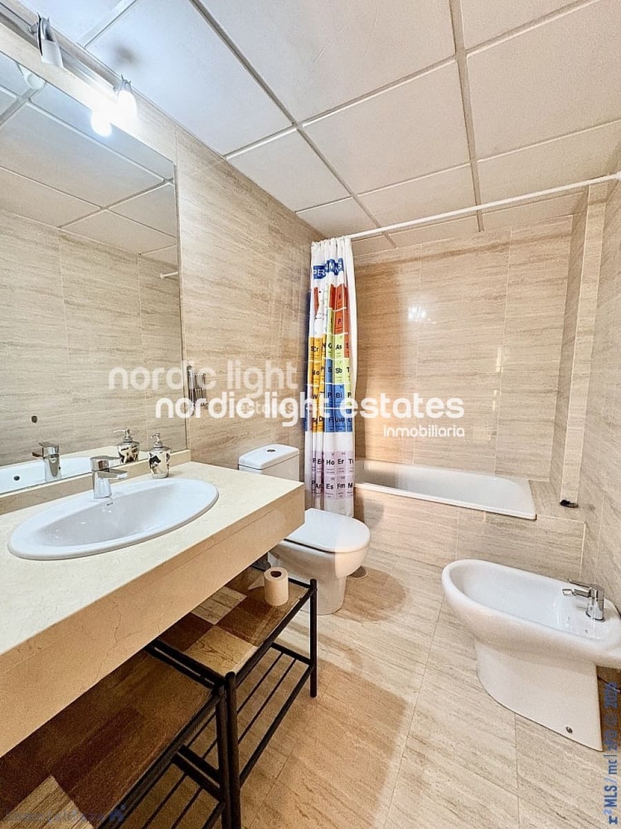 2 soveværelse Lejlighed til salg i Torre del Mar med garage - € 265.000 (Ref: 9516380)