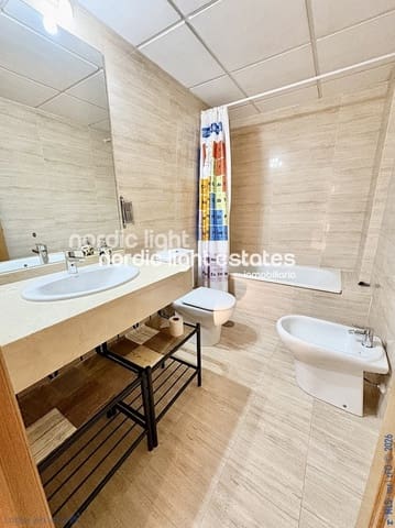 2 soveværelse Lejlighed til salg i Torre del Mar, Vélez-Málaga med garage - € 265.000 (Ref: 9516380)