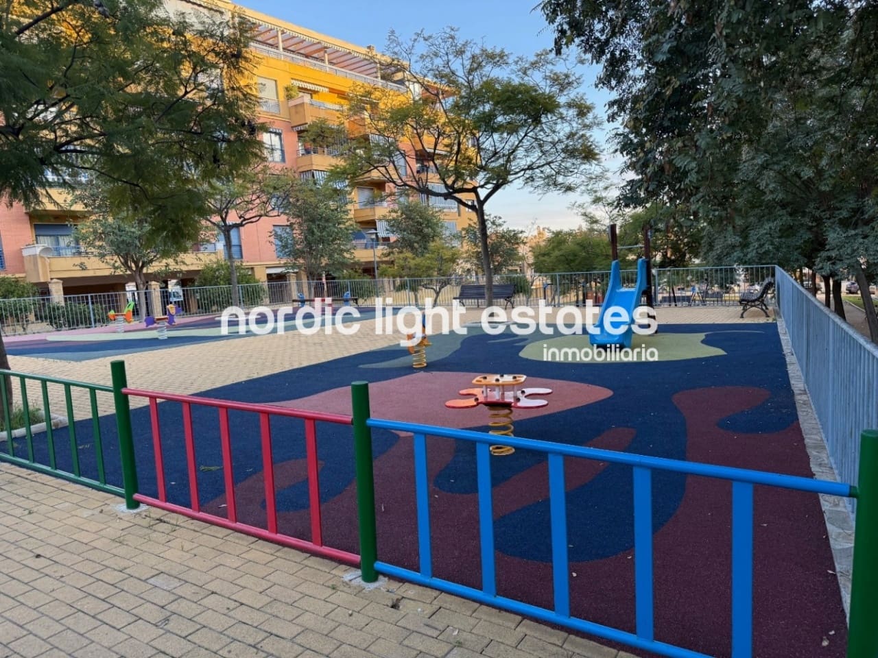 2 soveværelse Lejlighed til salg i Torre del Mar med garage - € 275.000 (Ref: 9532564)