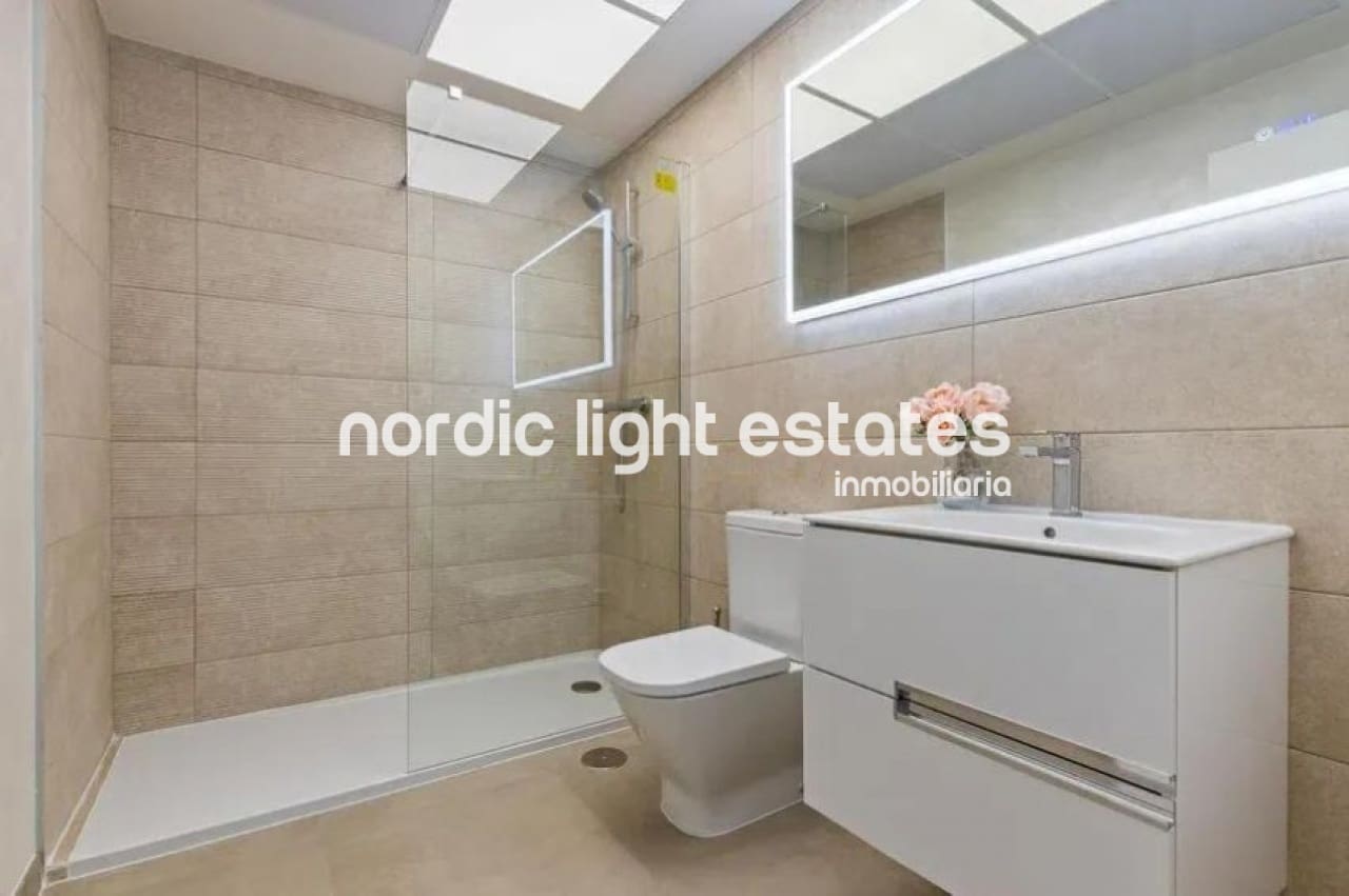 1 soveværelse Lejlighed til salg i Torremolinos med swimmingpool garage - € 595.000 (Ref: 9563833)