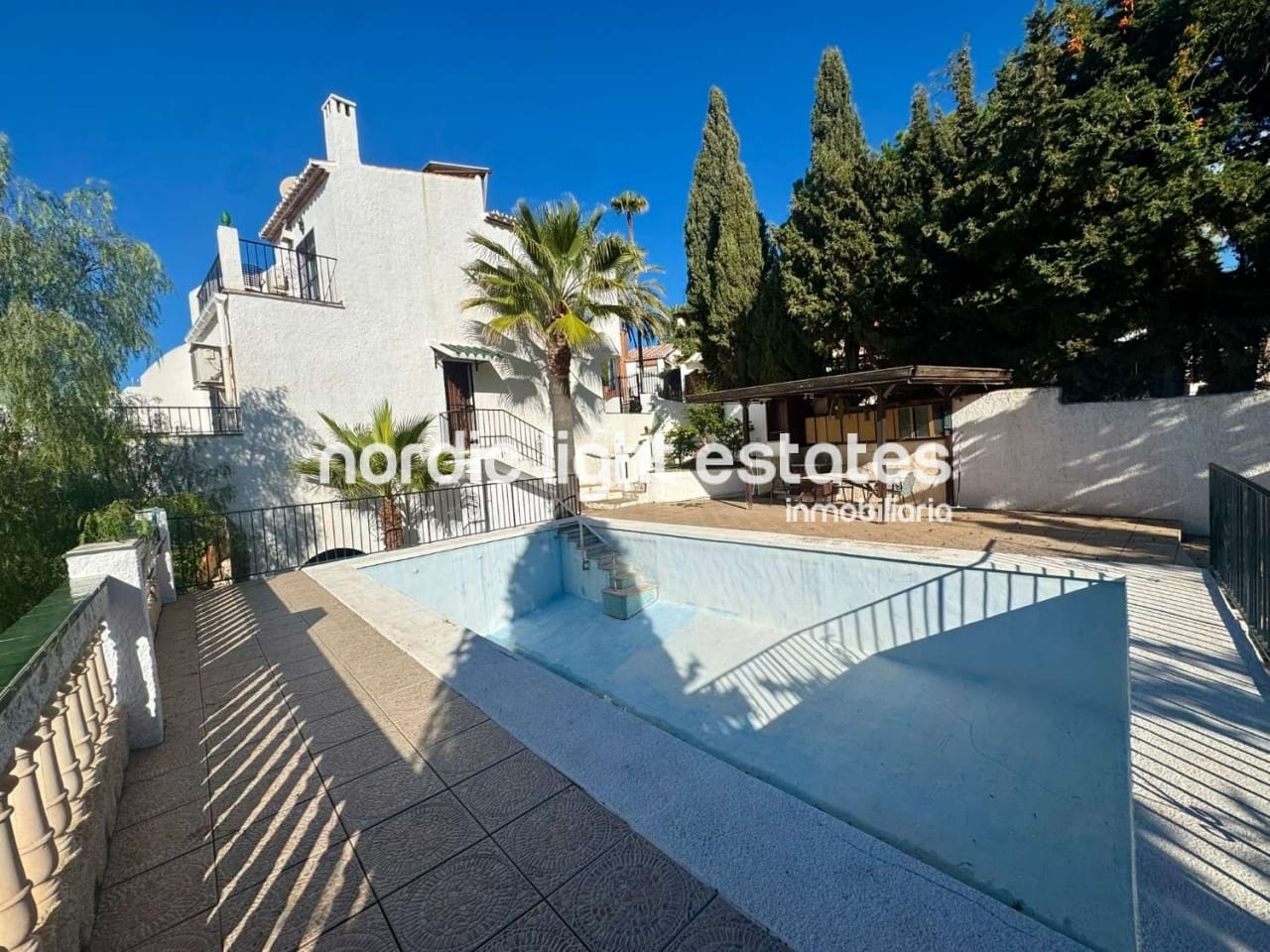 2 bedroom Semi-detached Villa for sale in Nerja with pool - € 345,000 (Ref: 9584529)