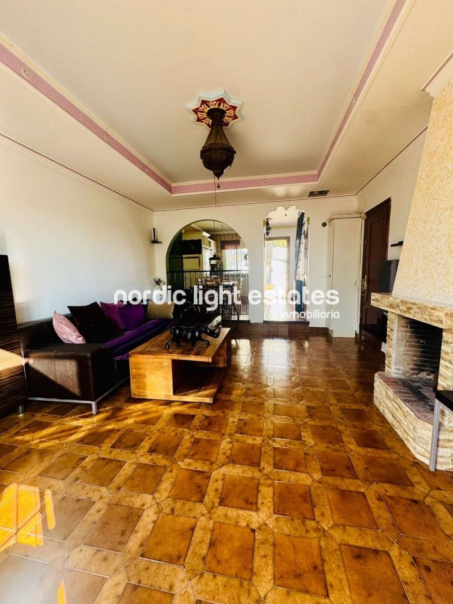 2 bedroom Semi-detached Villa for sale in Nerja with pool - € 345,000 (Ref: 9584529)