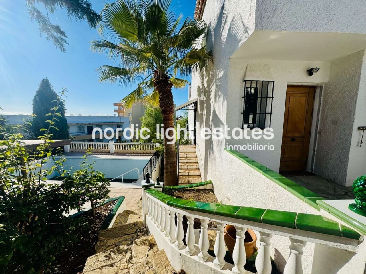 2 bedroom Semi-detached Villa for sale in Nerja with pool - € 345,000 (Ref: 9584529)