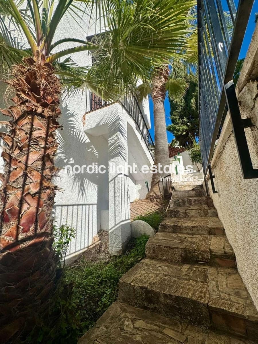 2 bedroom Semi-detached Villa for sale in Nerja with pool - € 345,000 (Ref: 9584529)