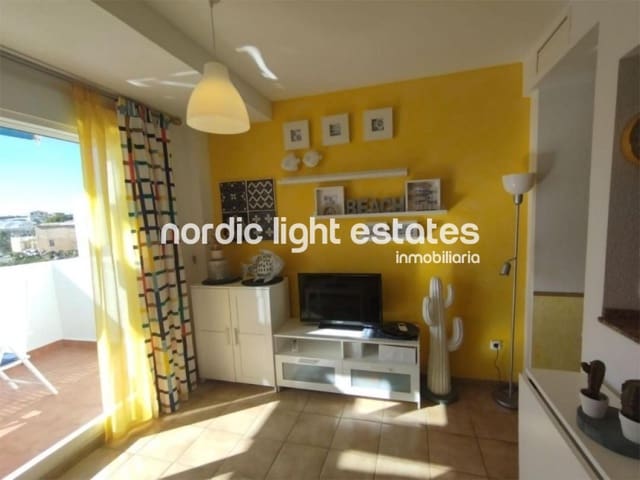 Ático de 1 habitación en Torrox-Costa, Torrox en venta con piscina garaje - 240.000 € (Ref: 9642174)