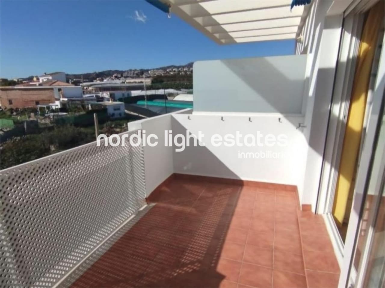 Ático de 1 habitación en Torrox-Costa en venta con piscina garaje - 240.000 € (Ref: 9642174)