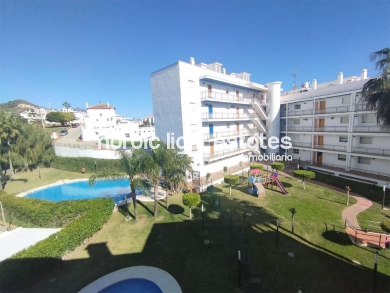 Ático de 1 habitación en Torrox-Costa en venta con piscina garaje - 240.000 € (Ref: 9642174)