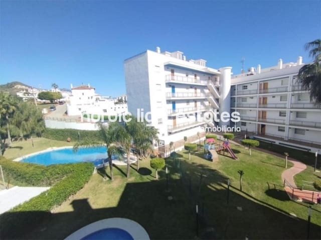 Ático de 1 habitación en Torrox-Costa, Torrox en venta con piscina garaje - 240.000 € (Ref: 9642174)