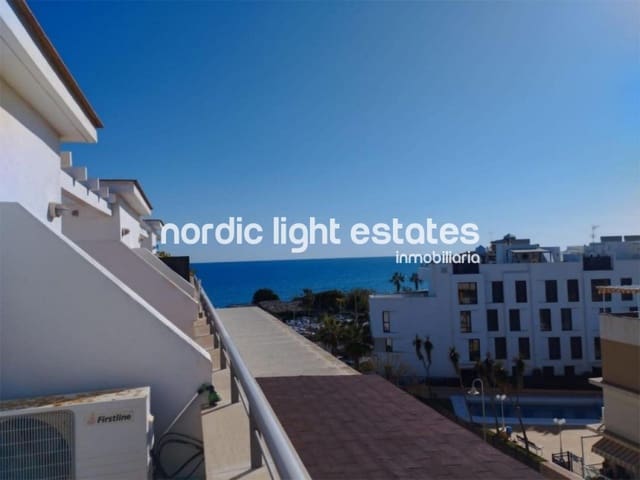 Ático de 1 habitación en Torrox-Costa, Torrox en venta con piscina garaje - 240.000 € (Ref: 9642174)