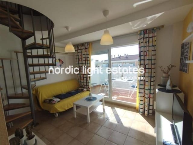 Ático de 1 habitación en Torrox-Costa, Torrox en venta con piscina garaje - 240.000 € (Ref: 9642174)