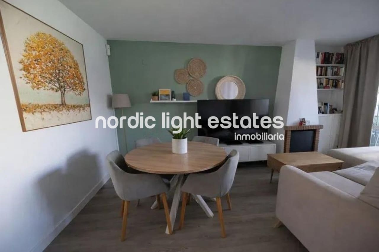 2 sovrum Semi-fristående Villa till salu i Rincon de la Victoria med pool - 420 000 € (Ref: 9645878)