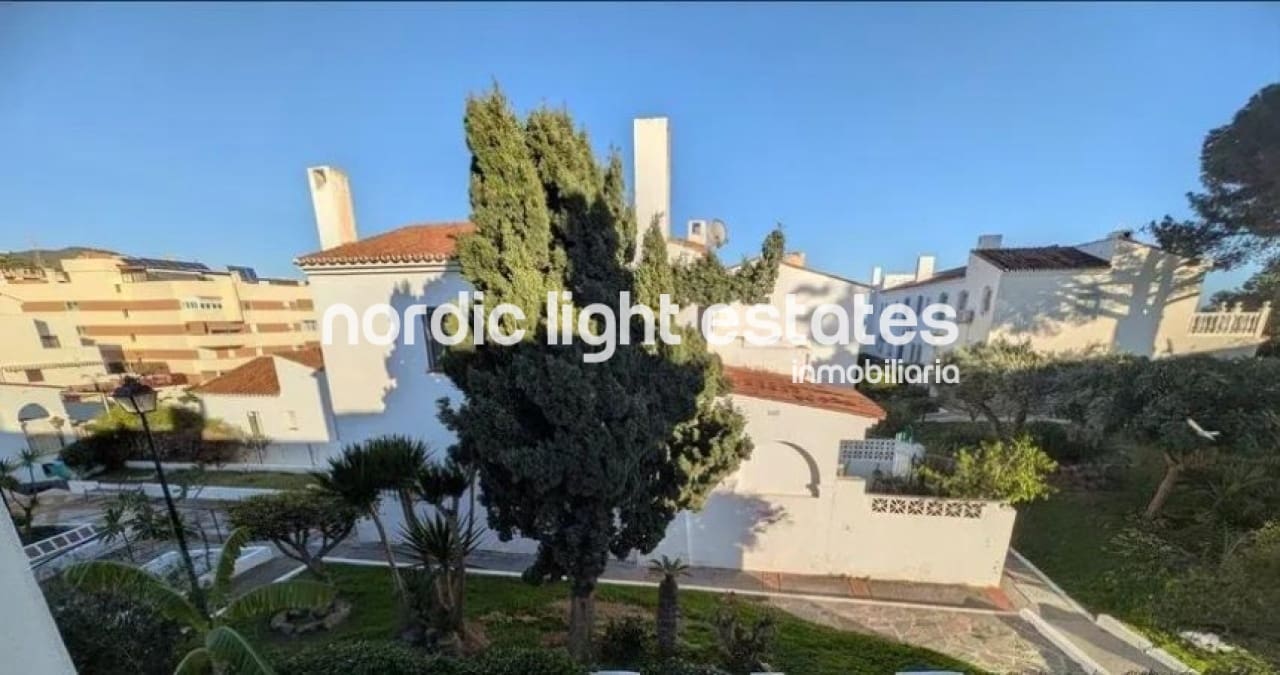 2 sovrum Semi-fristående Villa till salu i Rincon de la Victoria med pool - 420 000 € (Ref: 9645878)