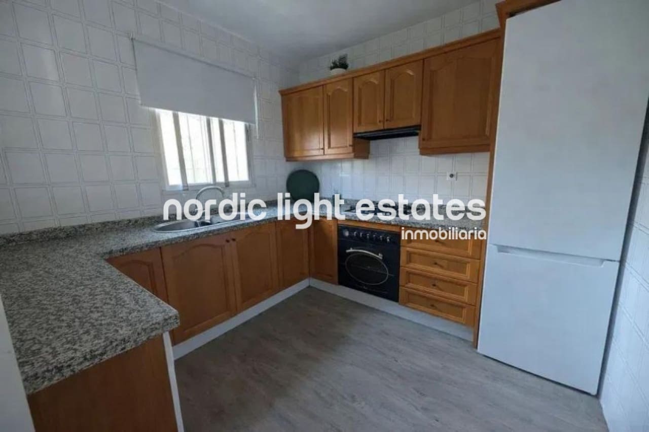 2 sovrum Semi-fristående Villa till salu i Rincon de la Victoria med pool - 420 000 € (Ref: 9645878)