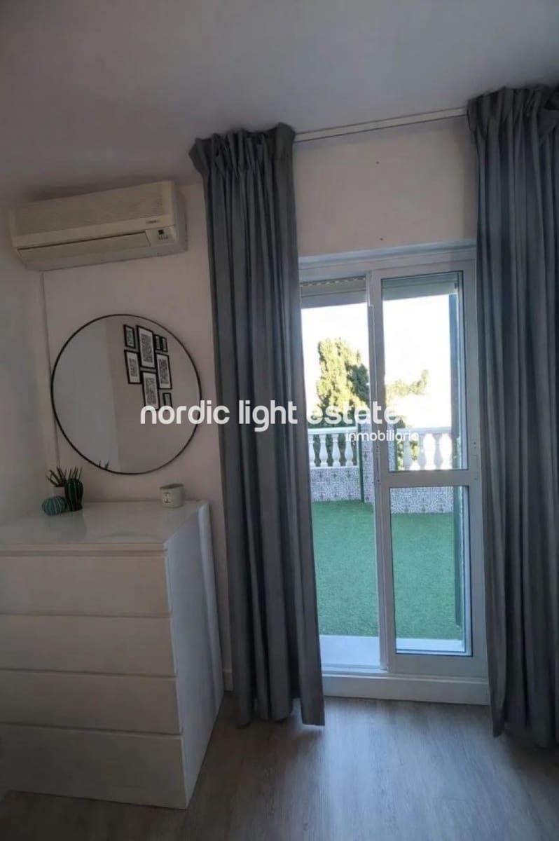 2 sovrum Semi-fristående Villa till salu i Rincon de la Victoria med pool - 420 000 € (Ref: 9645878)