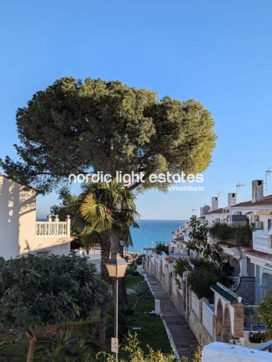 2 sovrum Semi-fristående Villa till salu i Rincon de la Victoria med pool - 420 000 € (Ref: 9645878)