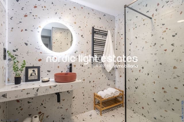 Apartamento de 2 habitaciones en Torre del Mar, Vélez-Málaga en venta - 275.000 € (Ref: 9669068)