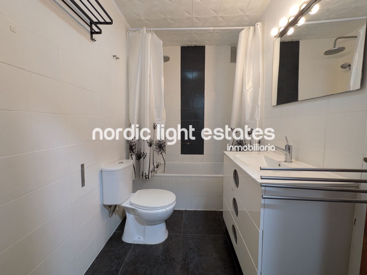 3 bedroom Apartment for sale in Nerja - € 349,000 (Ref: 9675916)