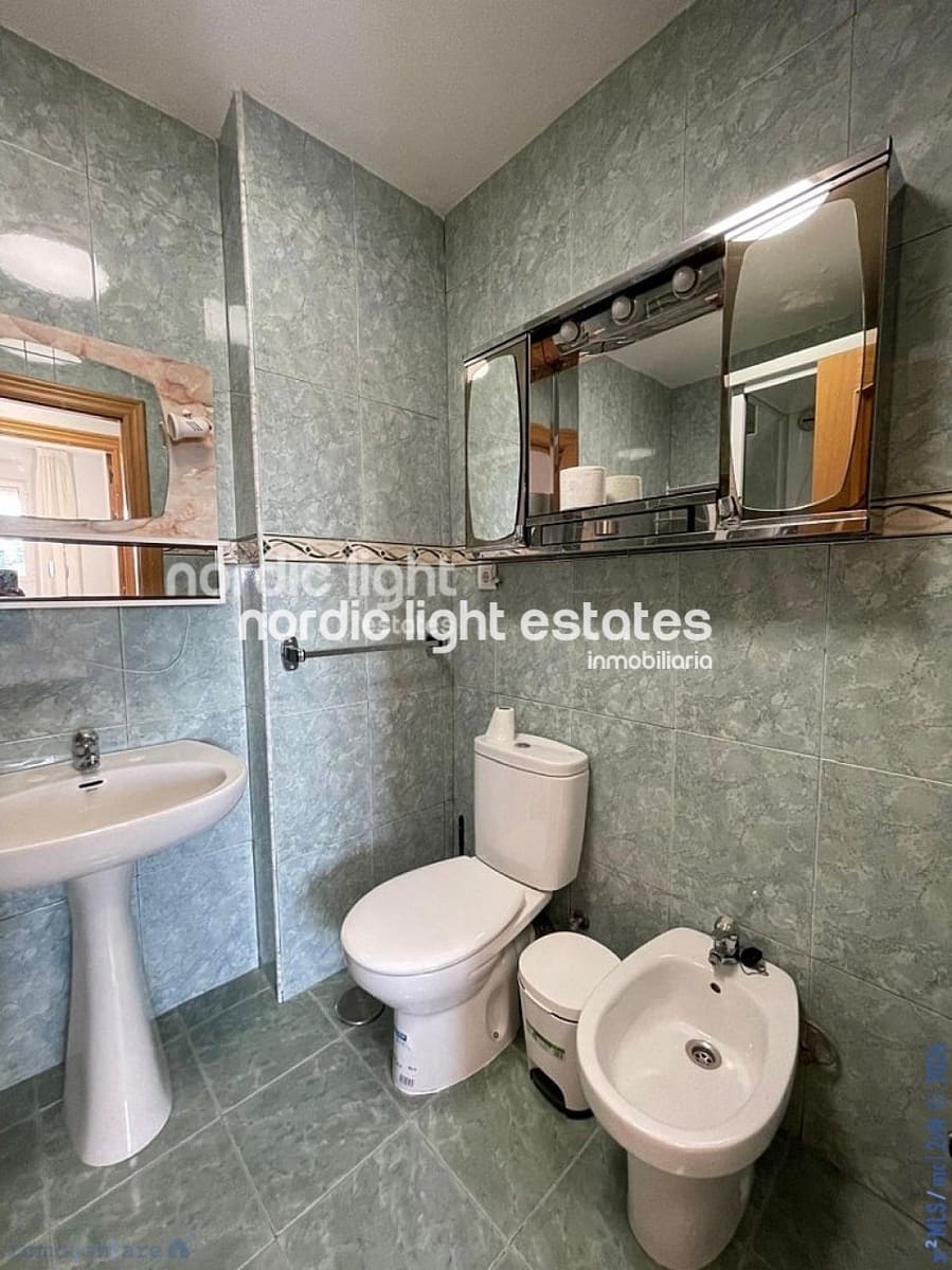 3 bedroom Apartment for sale in Torre del Mar with pool garage - € 330,000 (Ref: 9675917)