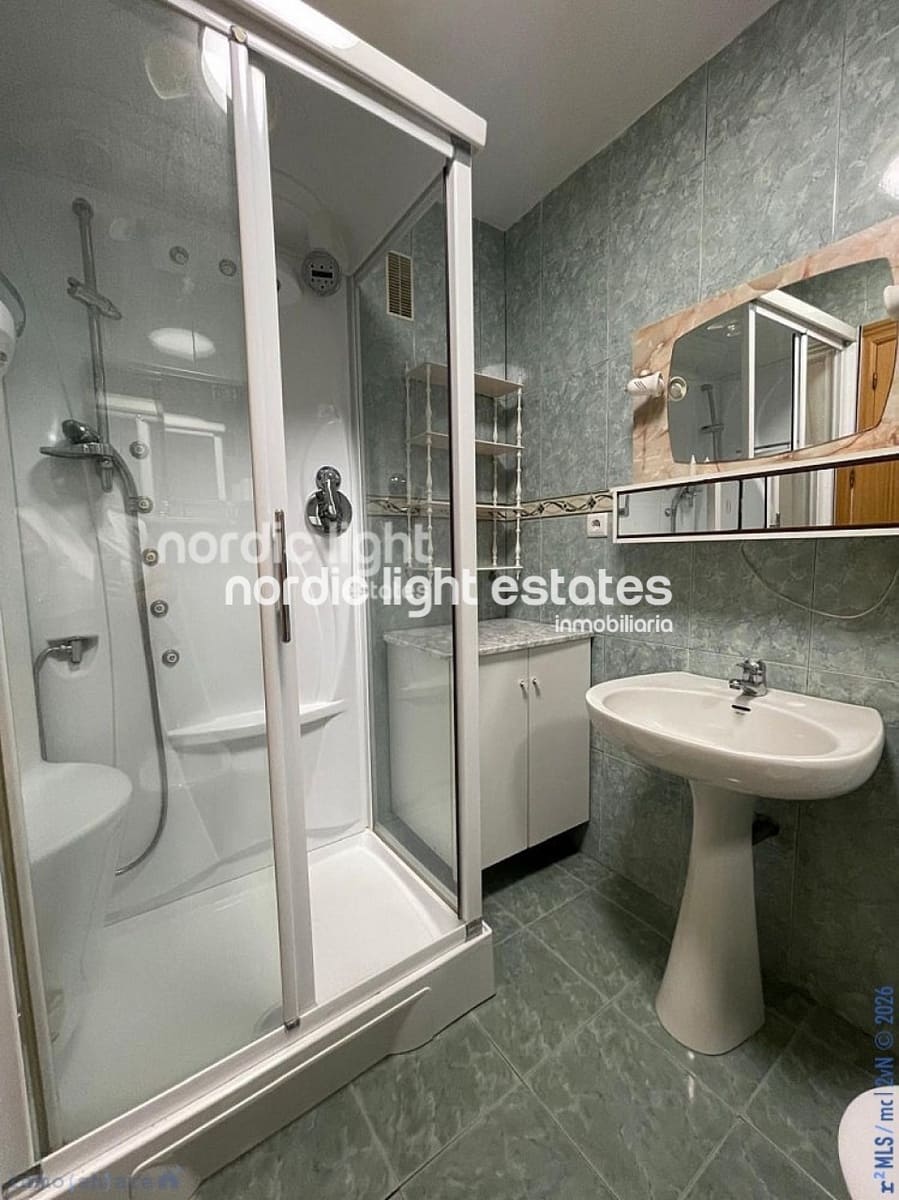 3 bedroom Apartment for sale in Torre del Mar with pool garage - € 330,000 (Ref: 9675917)