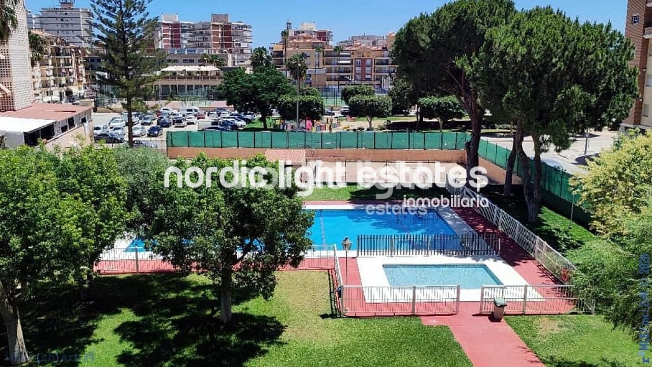 3 bedroom Apartment for sale in Torre del Mar with pool garage - € 330,000 (Ref: 9675917)