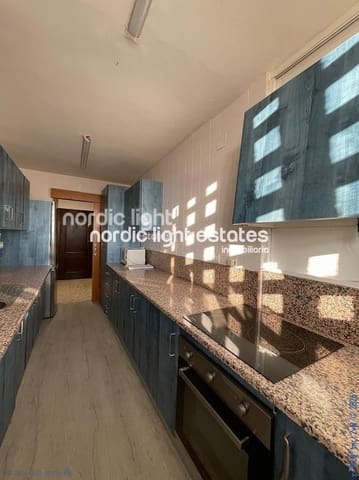 3 makuuhuone Huoneisto myytävänä paikassa Torre del Mar, Vélez-Málaga mukana uima-altaan 
autotalli - 330 000 € (Ref: 9675917)