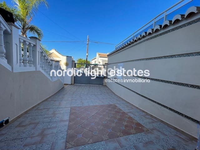 5 slaapkamer Villa te koop in Caleta de Vélez, Vélez-Málaga met garage - € 995.000 (Ref: 9679067)