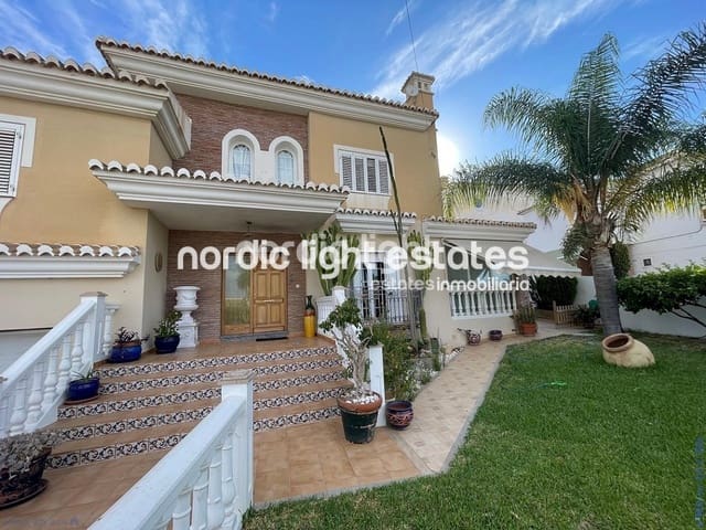 5 slaapkamer Villa te koop in Caleta de Vélez, Vélez-Málaga met garage - € 995.000 (Ref: 9679067)
