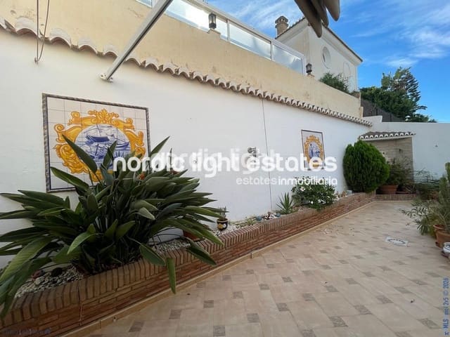 5 slaapkamer Villa te koop in Caleta de Vélez, Vélez-Málaga met garage - € 995.000 (Ref: 9679067)