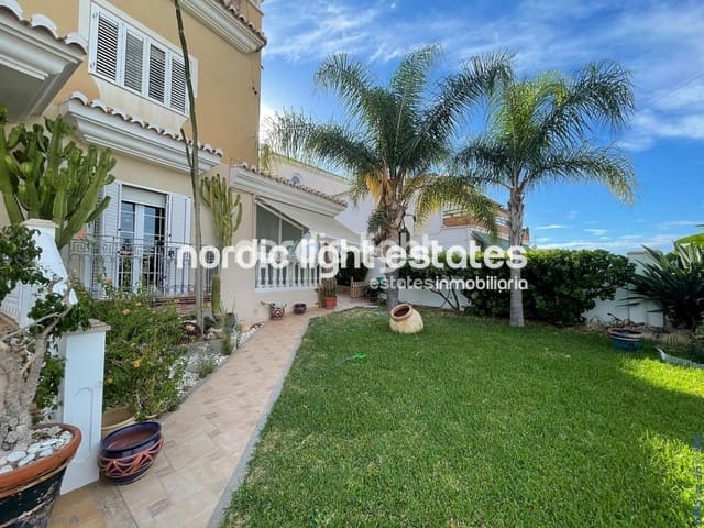 5 slaapkamer Villa te koop in Caleta de Vélez, Vélez-Málaga met garage - € 995.000 (Ref: 9679067)