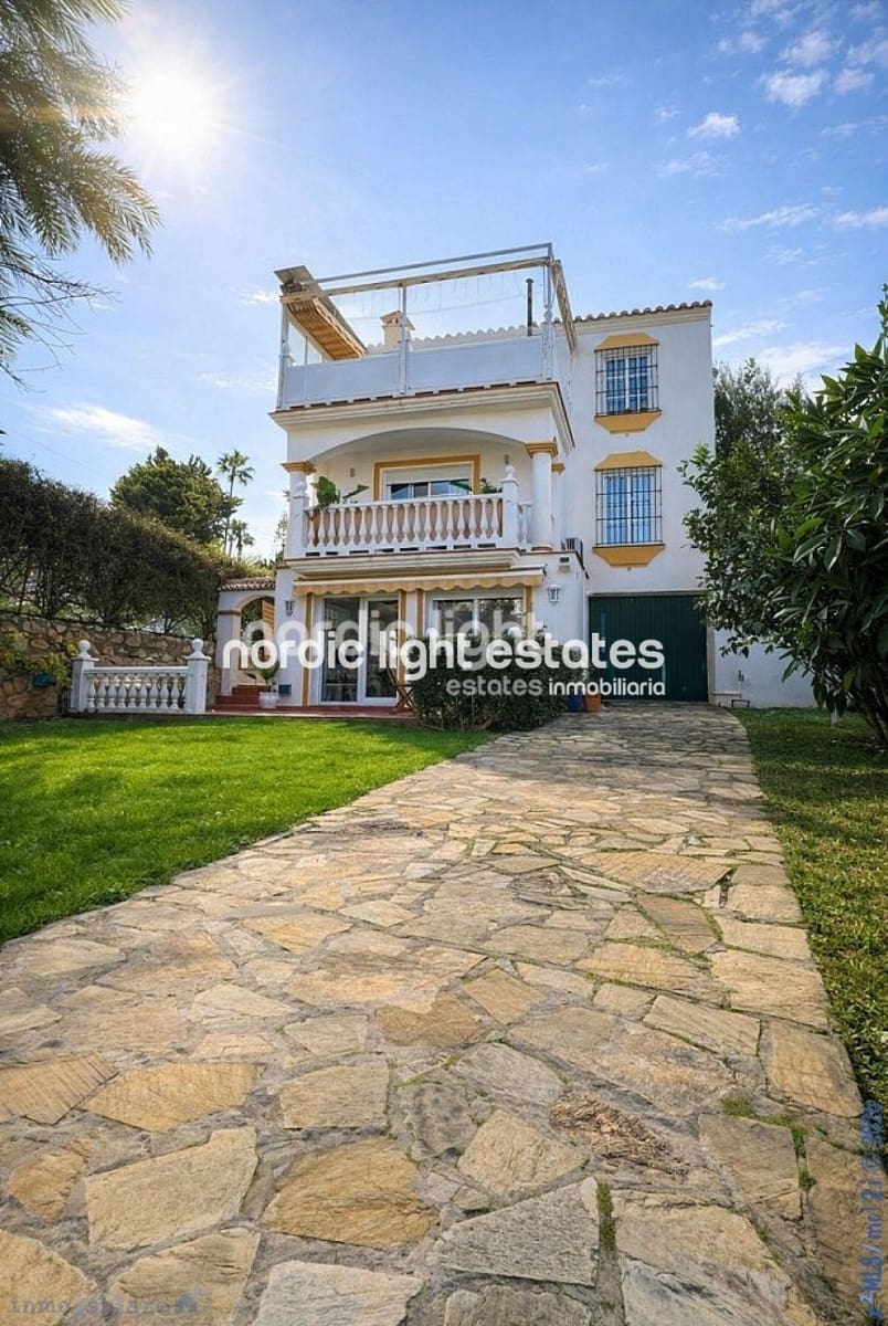 Chalet de 4 habitaciones en Caleta de Vélez en venta con piscina garaje - 669.000 € (Ref: 9679068)