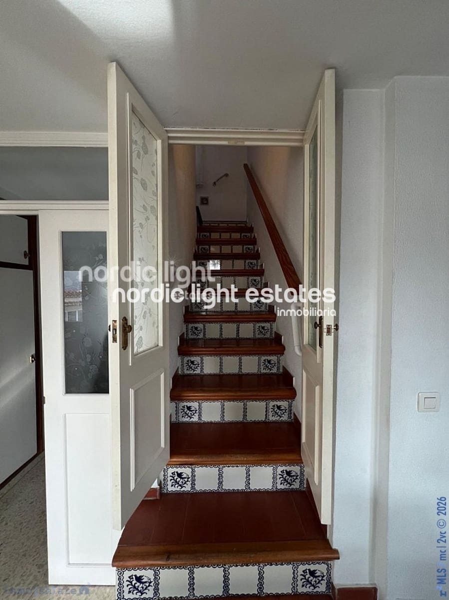 4 soverom Kjedet enebolig til salgs i Caleta de Velez med svømmebasseng garasje - € 390 000 (Ref: 9679177)