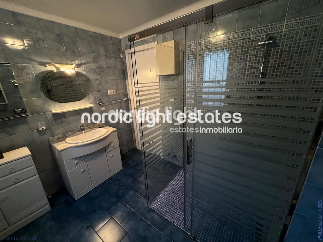 4 soverom Kjedet enebolig til salgs i Caleta de Velez med svømmebasseng garasje - € 390 000 (Ref: 9679177)