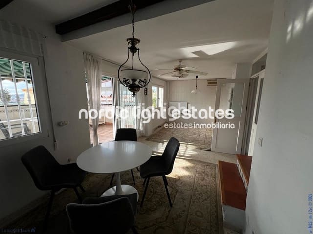 4 soverom Kjedet enebolig til salgs i Caleta de Vélez, Vélez-Málaga med svømmebasseng garasje - € 390 000 (Ref: 9679177)