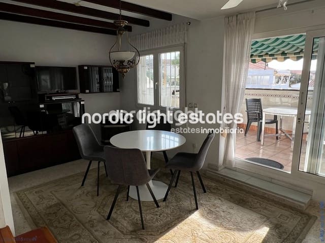 4 soverom Kjedet enebolig til salgs i Caleta de Vélez, Vélez-Málaga med svømmebasseng garasje - € 390 000 (Ref: 9679177)