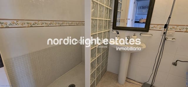 4 soverom Kjedet enebolig til salgs i Vélez-Málaga med svømmebasseng garasje - € 525 000 (Ref: 9685134)