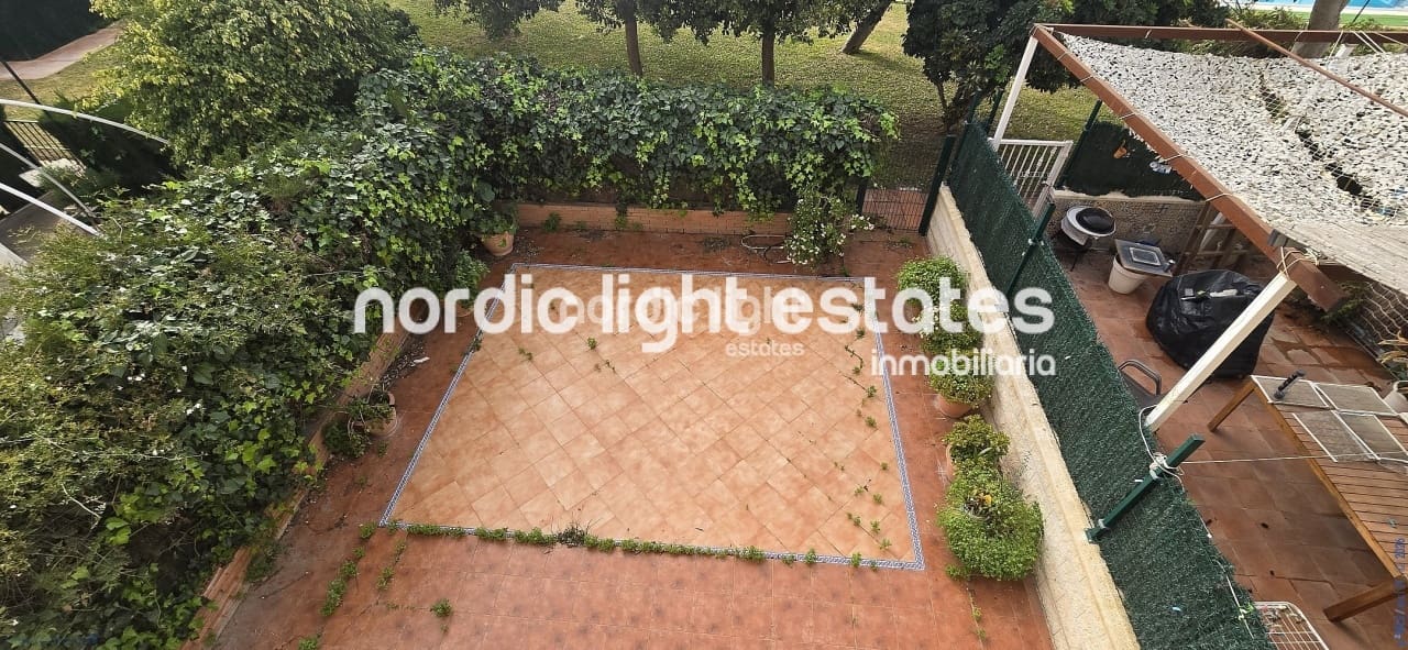 4 soverom Kjedet enebolig til salgs i Velez-Malaga med svømmebasseng garasje - € 525 000 (Ref: 9685134)