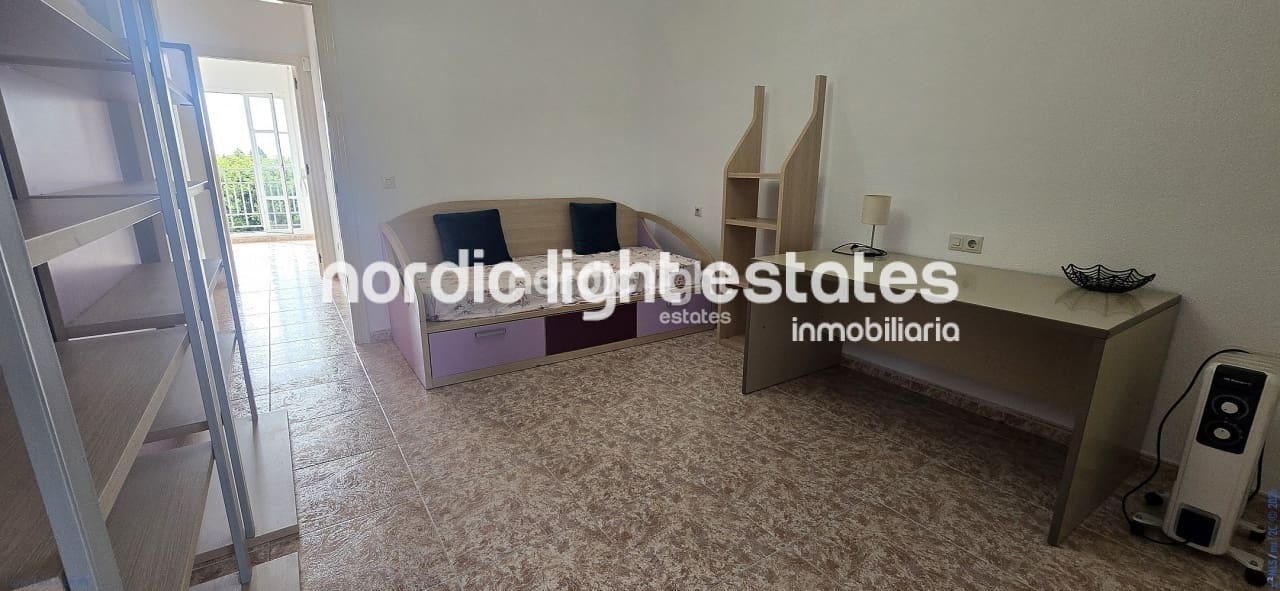 4 soverom Kjedet enebolig til salgs i Velez-Malaga med svømmebasseng garasje - € 525 000 (Ref: 9685134)