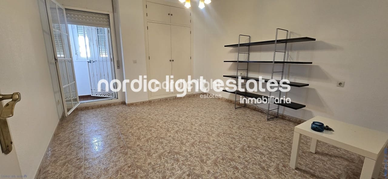 4 soverom Kjedet enebolig til salgs i Velez-Malaga med svømmebasseng garasje - € 525 000 (Ref: 9685134)