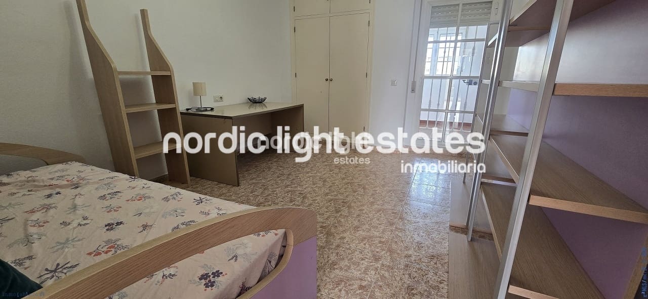 4 soverom Kjedet enebolig til salgs i Velez-Malaga med svømmebasseng garasje - € 525 000 (Ref: 9685134)