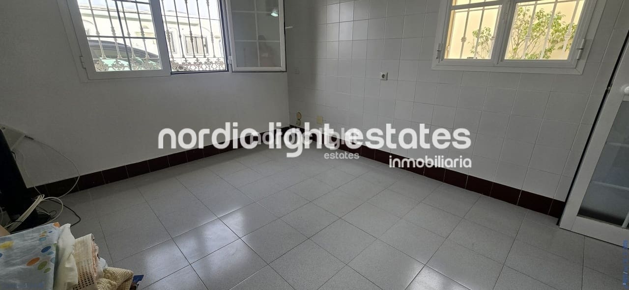 4 soverom Kjedet enebolig til salgs i Velez-Malaga med svømmebasseng garasje - € 525 000 (Ref: 9685134)