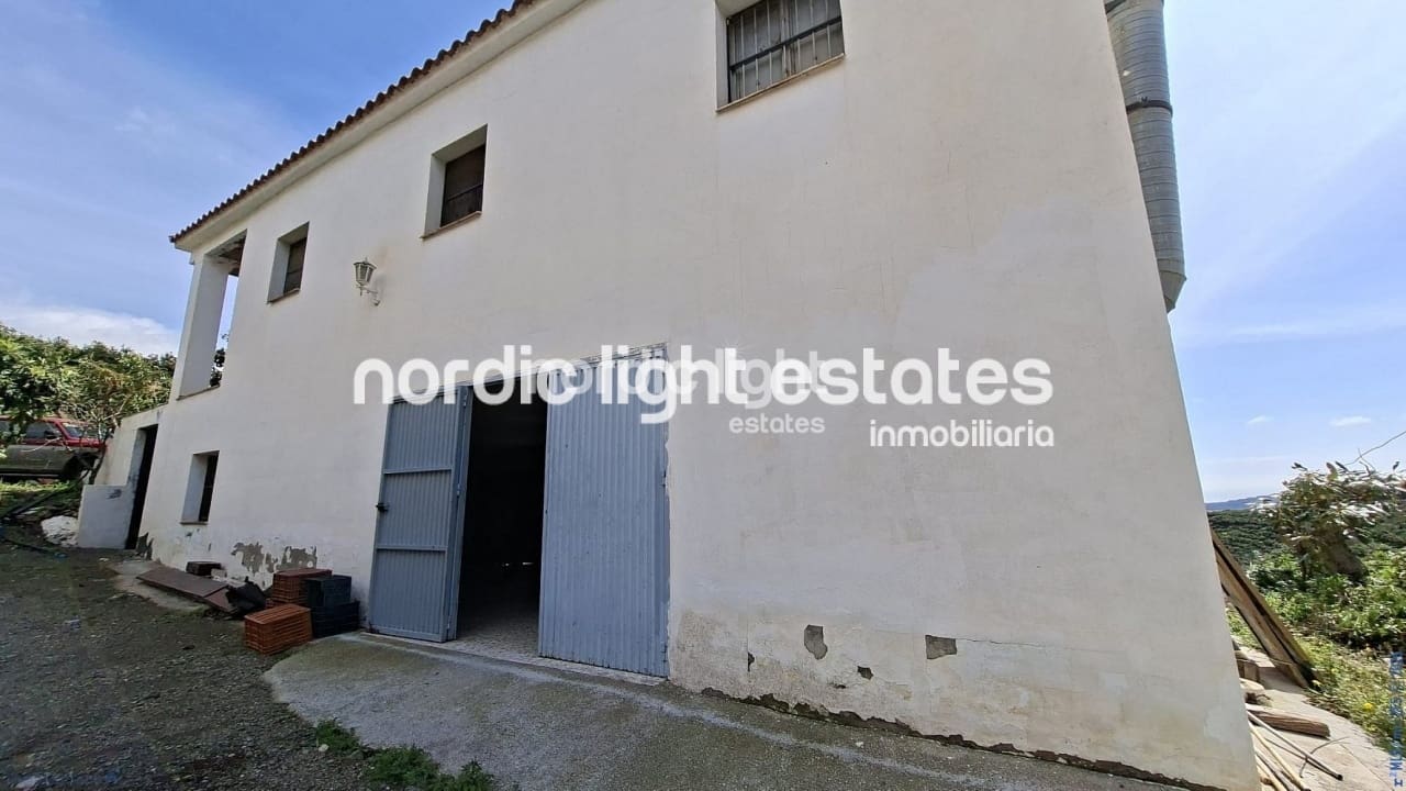 5 bedroom Finca/Country House for sale in Velez-Malaga with garage - € 650,000 (Ref: 9696805)