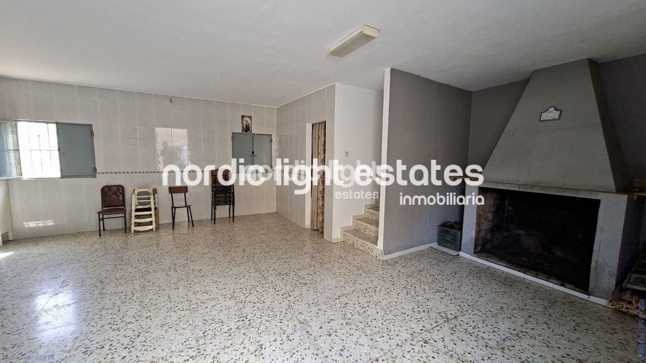 5 bedroom Finca/Country House for sale in Velez-Malaga with garage - € 650,000 (Ref: 9696805)