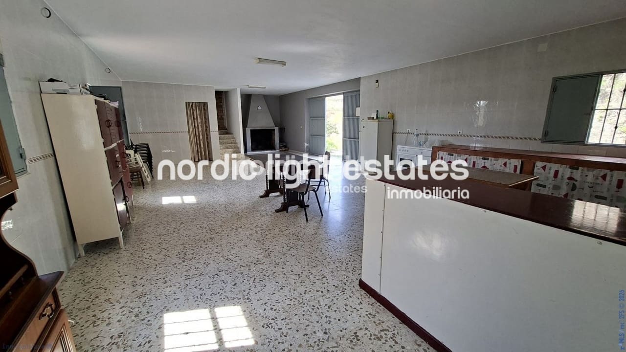 5 bedroom Finca/Country House for sale in Velez-Malaga with garage - € 650,000 (Ref: 9696805)