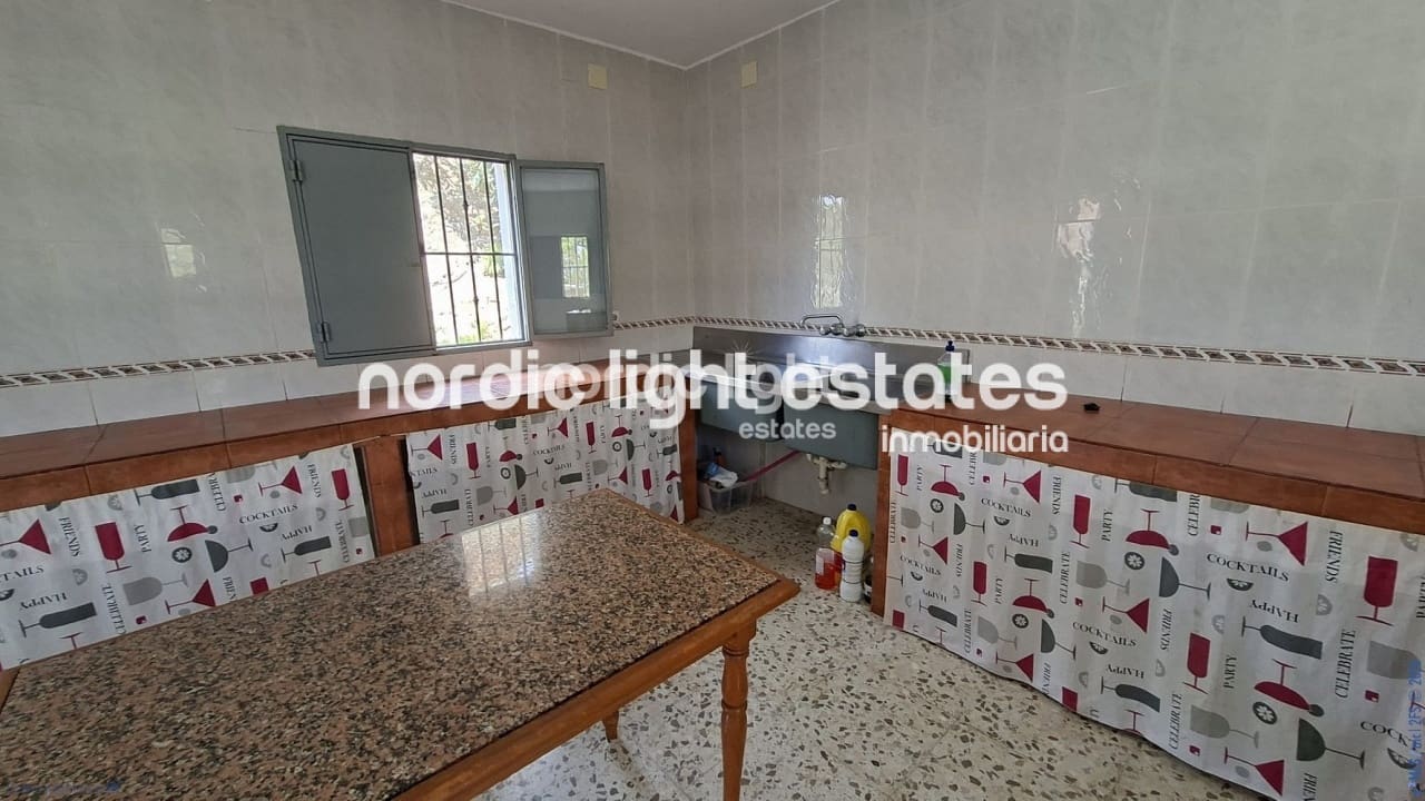 5 bedroom Finca/Country House for sale in Velez-Malaga with garage - € 650,000 (Ref: 9696805)