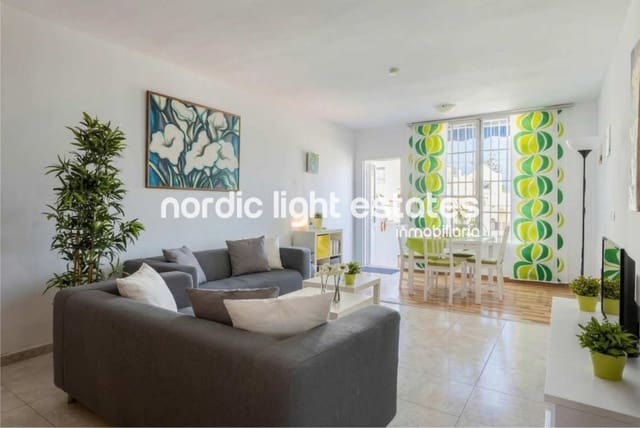 2 soverom Kjedet enebolig til leie i Nerja med svømmebasseng - € 1 200 (Ref: 9699913)